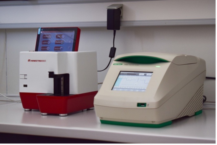 Εικόνα με Φασματόφωτόμετρο και συσκευή PCR